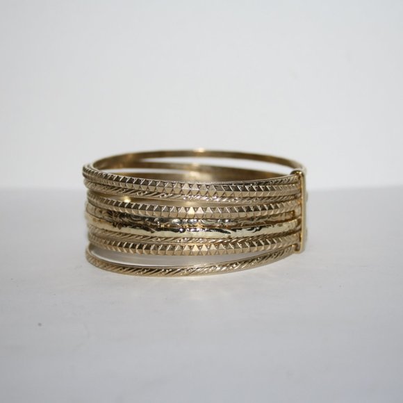Beautiful gold bangle bracelet stack - Picture 4 of 4